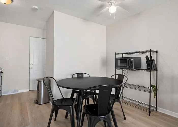 Blue Haven At Hines | Stylish 2bd | Peoria Heights