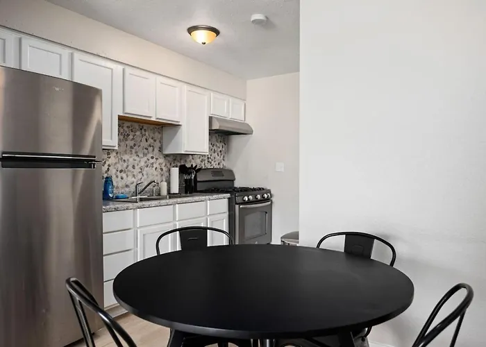 Blue Haven At Hines | Stylish 2bd | Ferienhaus Peoria Heights