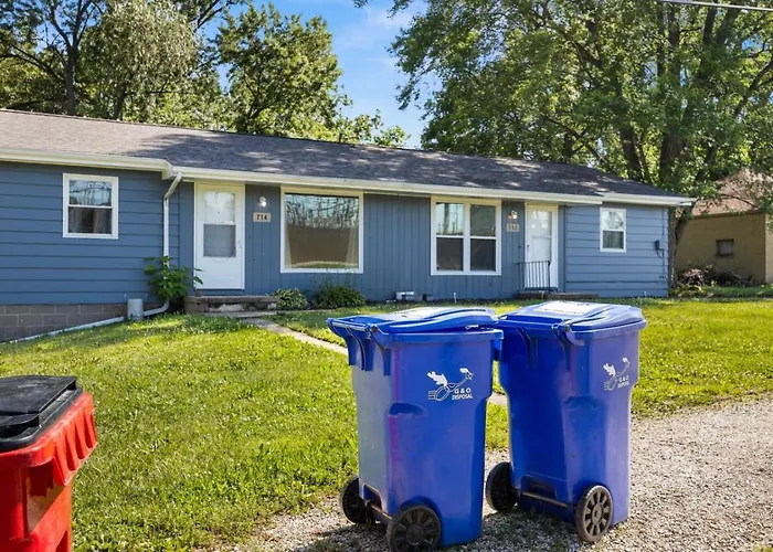Blue Haven At Hines | Stylish 2bd | Peoria Heights