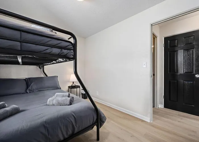Blue Haven At Hines | Stylish 2bd | Ferienhaus Peoria Heights
