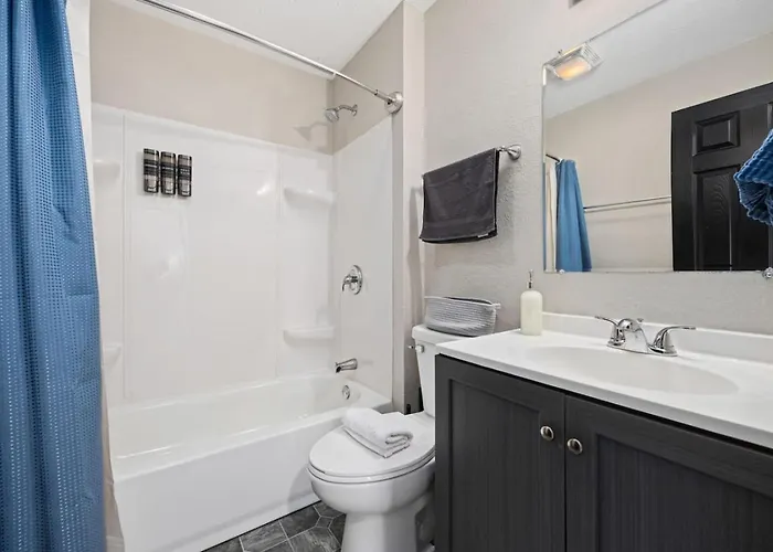 Blue Haven At Hines | Stylish 2bd | Ferienhaus *