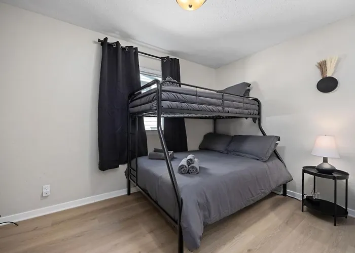 Blue Haven At Hines | Stylish 2bd | Peoria Heights