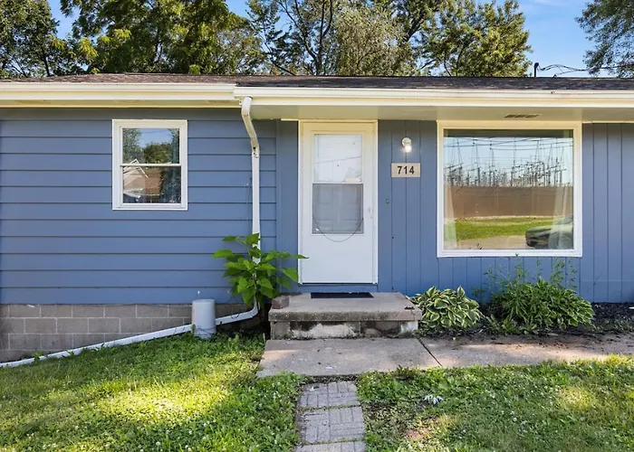 Blue Haven At Hines | Stylish 2bd | Ferienhaus